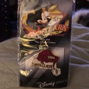 RARE 1994 DISNEY SANTA CLAUSE PIN